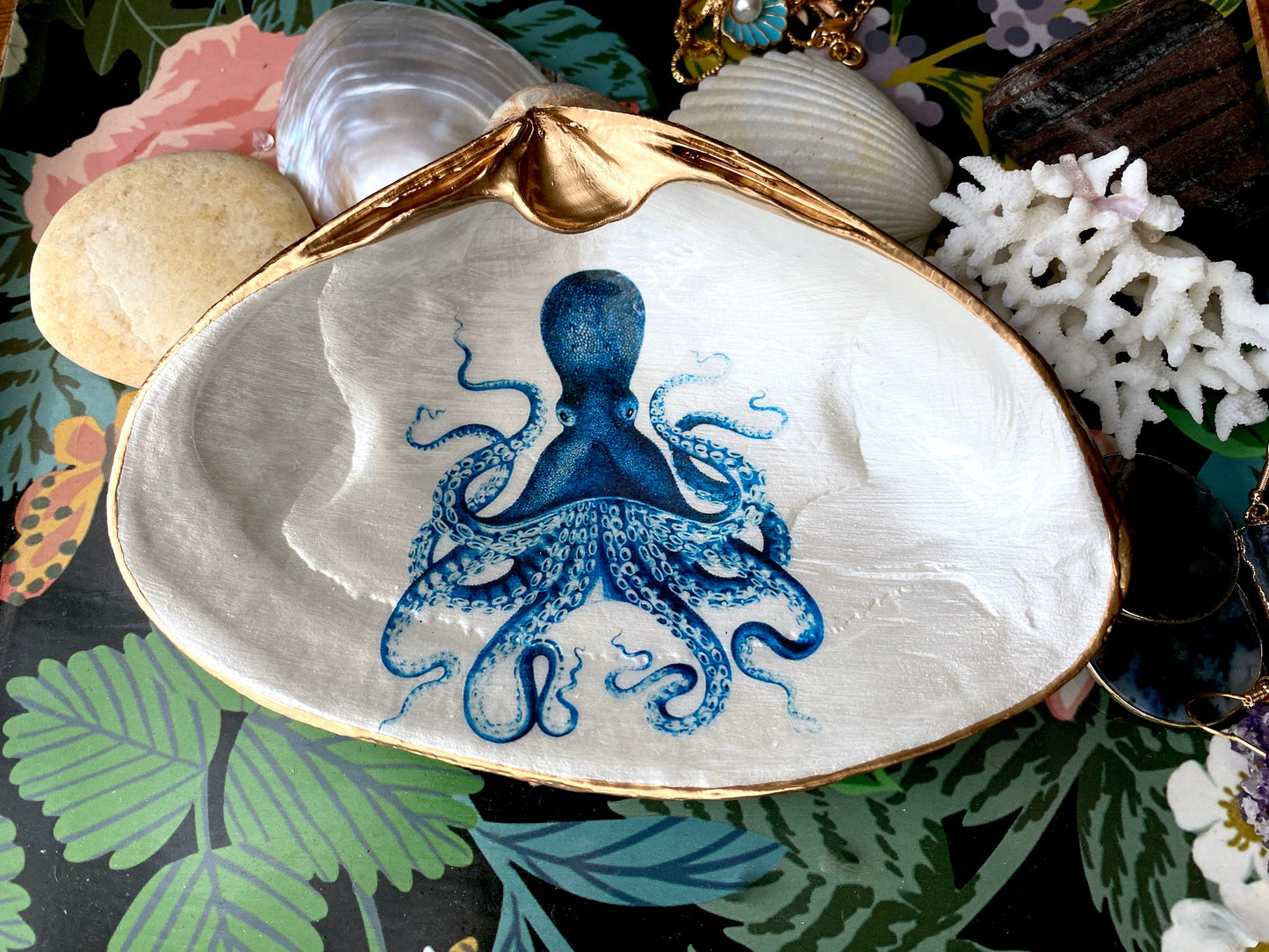 Decoupage Clam Shell Octopus Art