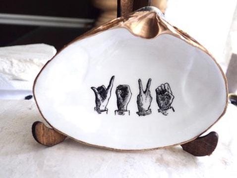 Handmade Custom Clam Shell Stand