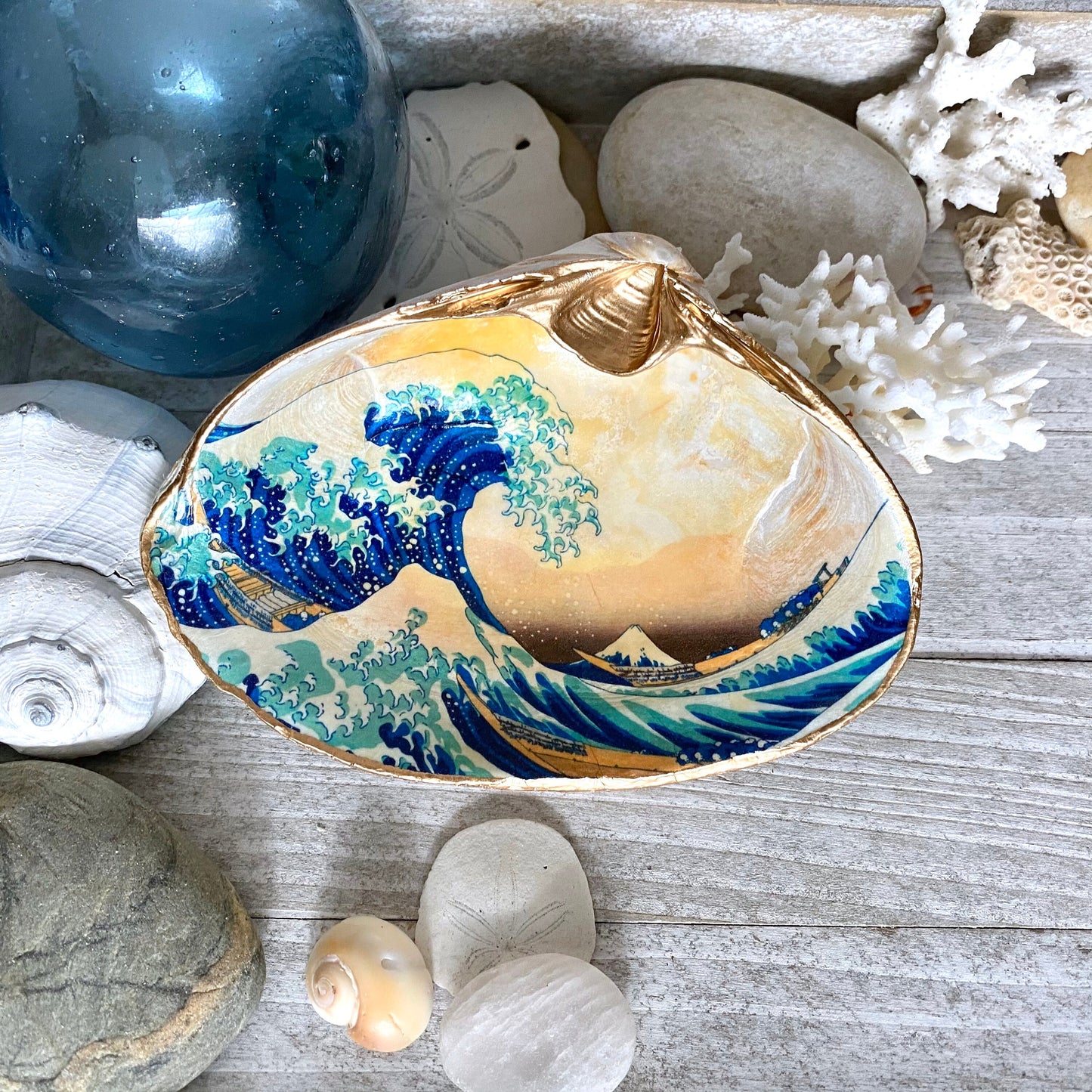 Decoupage Clam Shell Great Wave Art