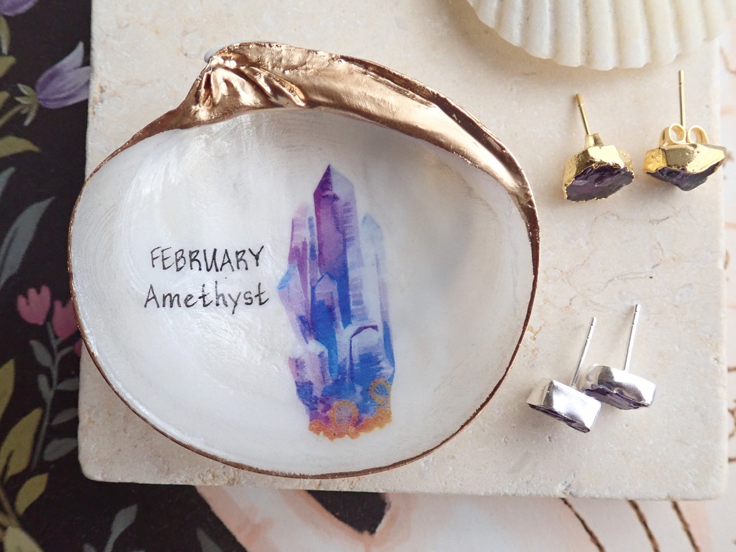 Painted Clam Shell Trinket Dish – Birthstone-Inspired Coastal Decor