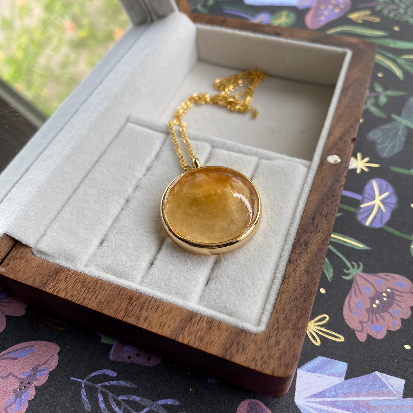 Hand-Made Real Seashell Capiz Shell Pendant Necklace