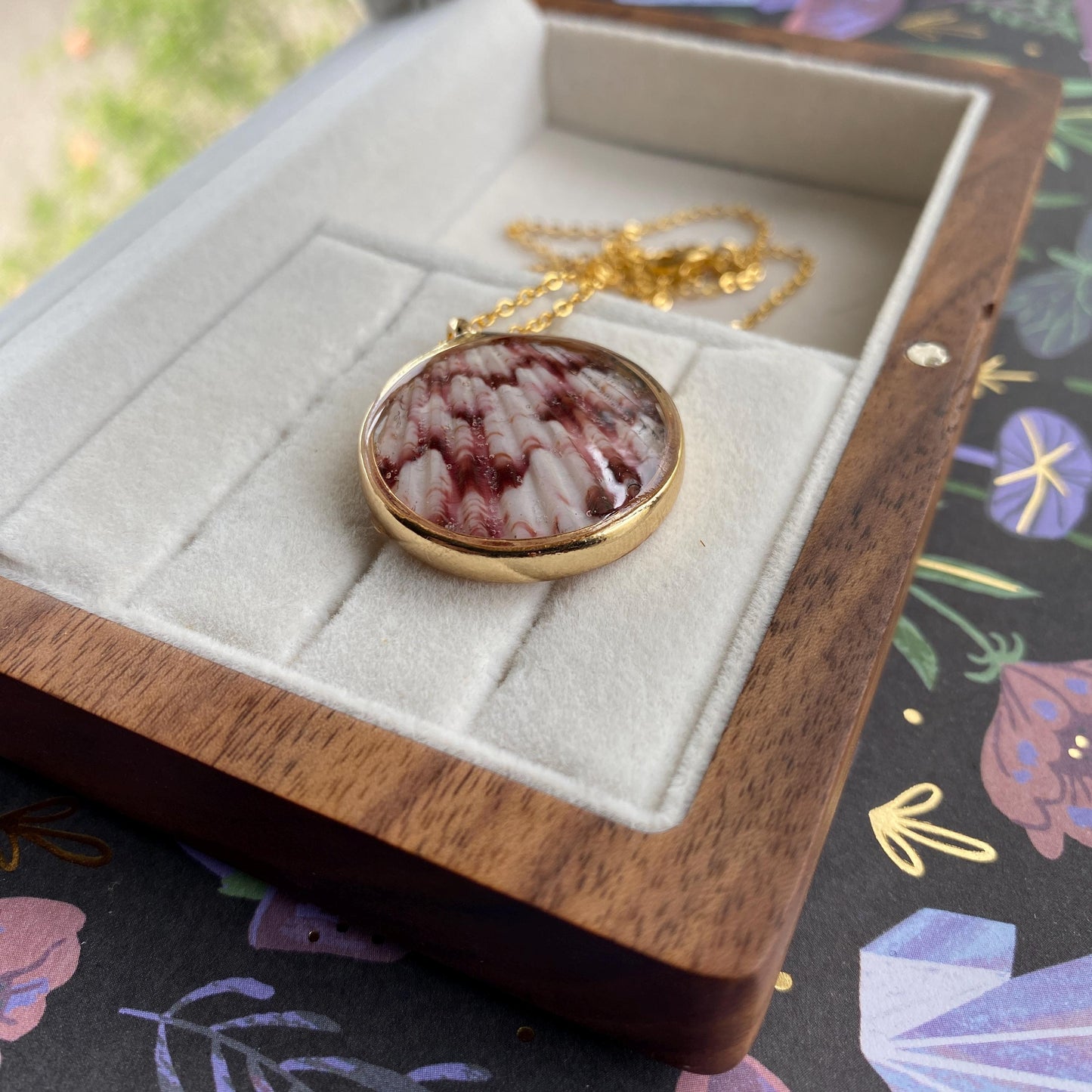 Hand-Made Real Seashell Calico Scallop Shell Pendant Necklace