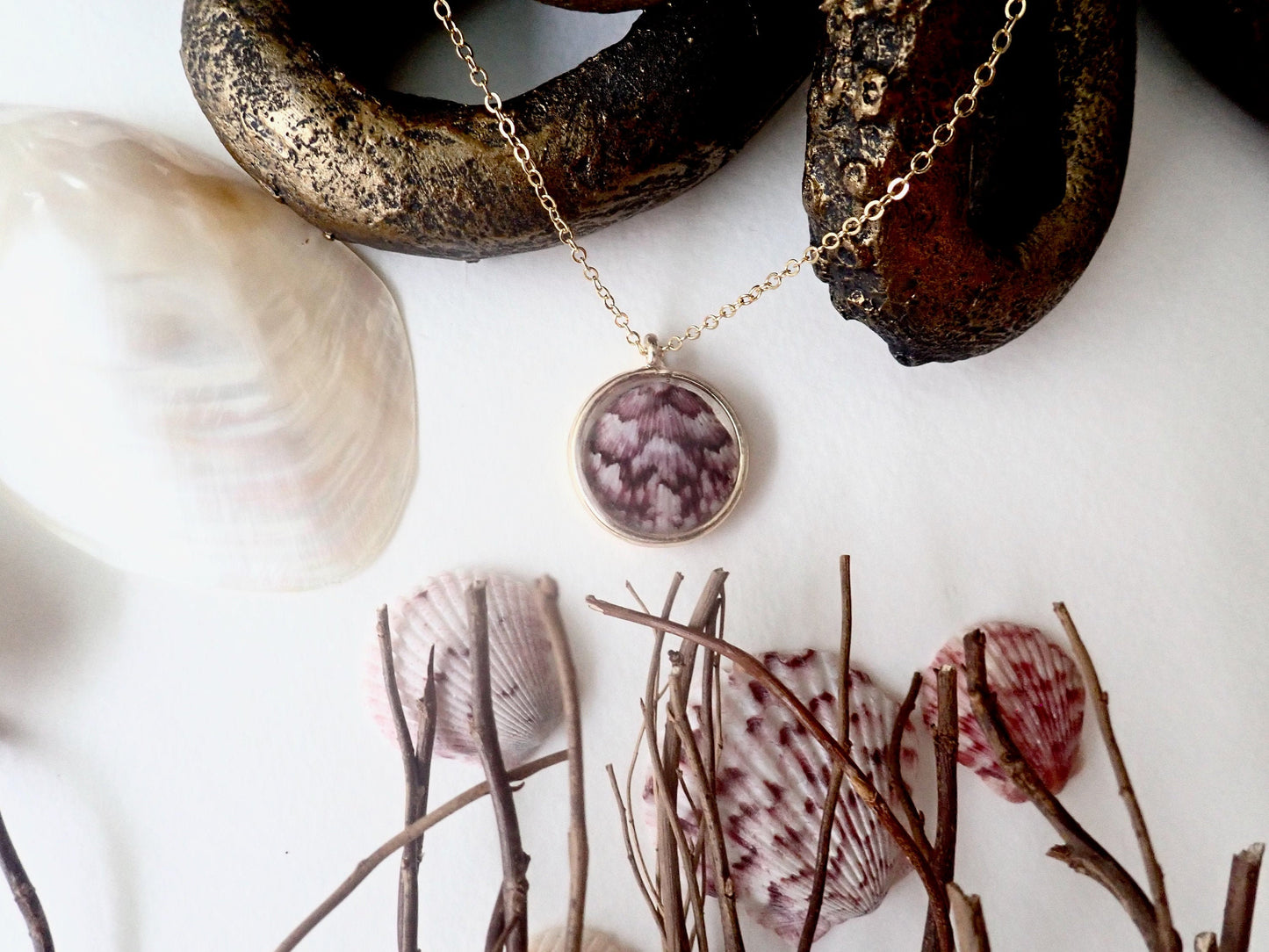 Hand-Made Real Seashell Calico Scallop Shell Pendant Necklace