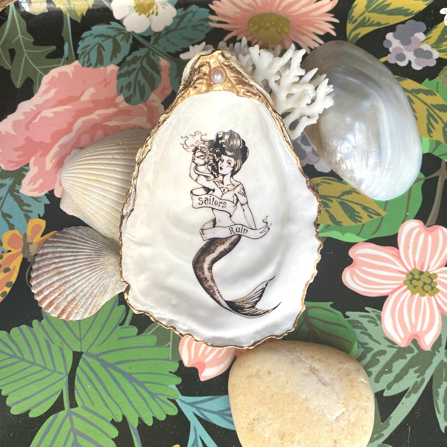Decoupage Mermaid Oyster Shell Ring Dish – Hand-Painted Coastal Decor, Gold & Pearl Accent, Sailor Gift