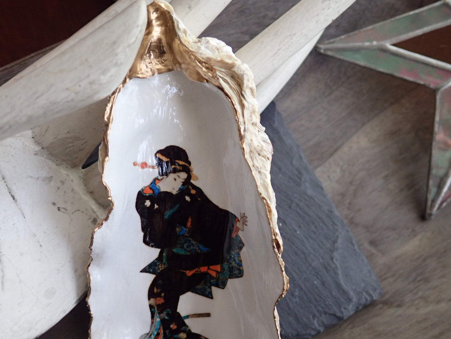 Decoupage Oyster Shell Trinket Dish Geisha Art