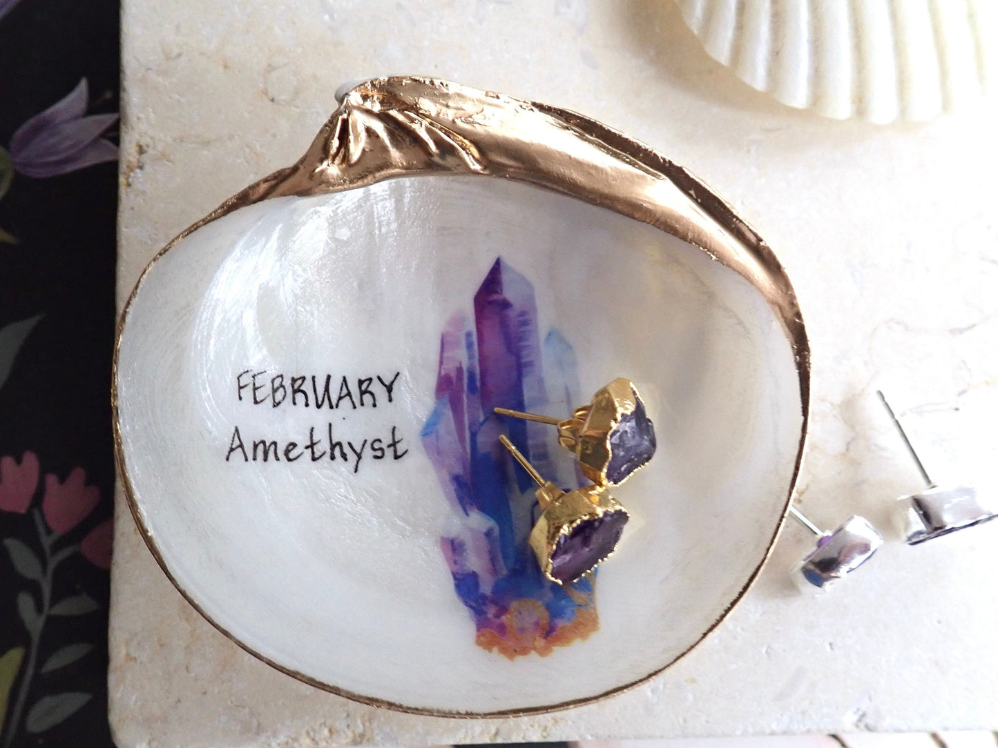 Painted Clam Shell Trinket Dish – Birthstone-Inspired Coastal Decor