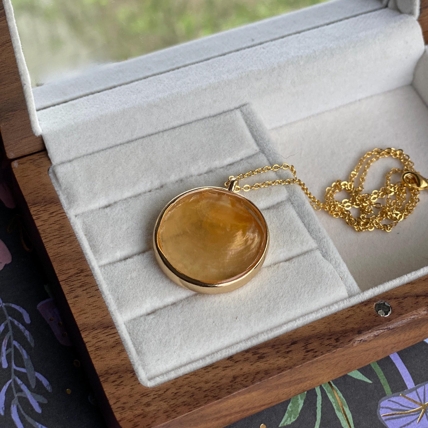 Hand-Made Real Seashell Capiz Shell Pendant Necklace