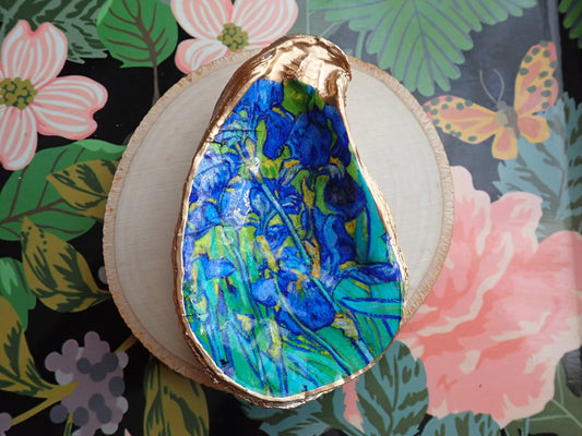 Decoupage Oyster Shell Ring Dish – Van Gogh-Inspired Painted Shell, Coastal Decor