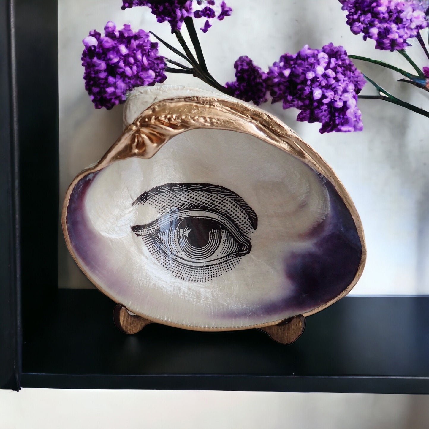 Decoupage Clam Shell Lover's Eye Art