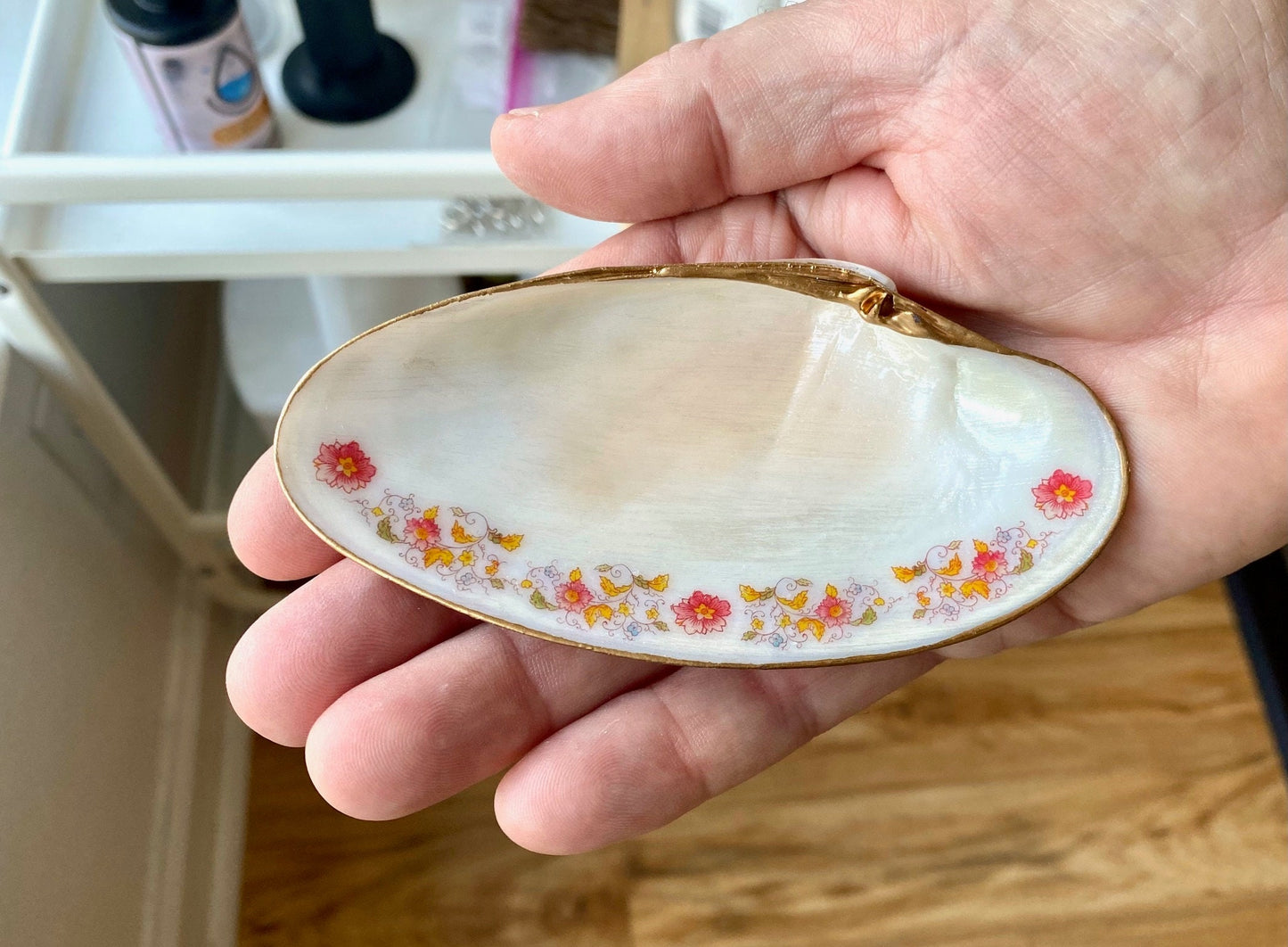 Decoupage Floral Clam Shell Ring Dish – Coastal Jewelry Holder, Nautical Gift