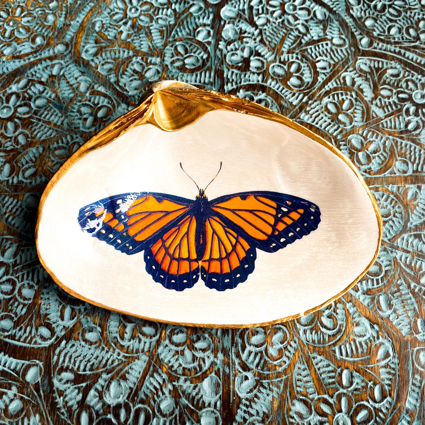 Decoupage Clam Shell Trinket Dish Monarch Butterfly Art
