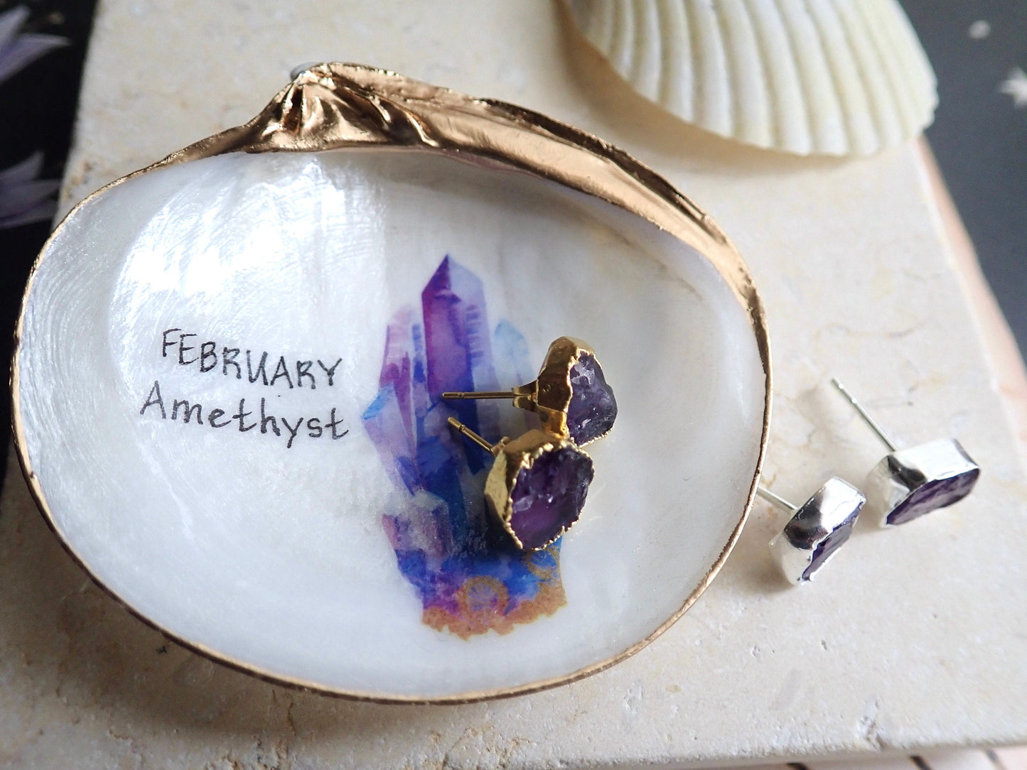 Painted Clam Shell Trinket Dish – Birthstone-Inspired Coastal Decor