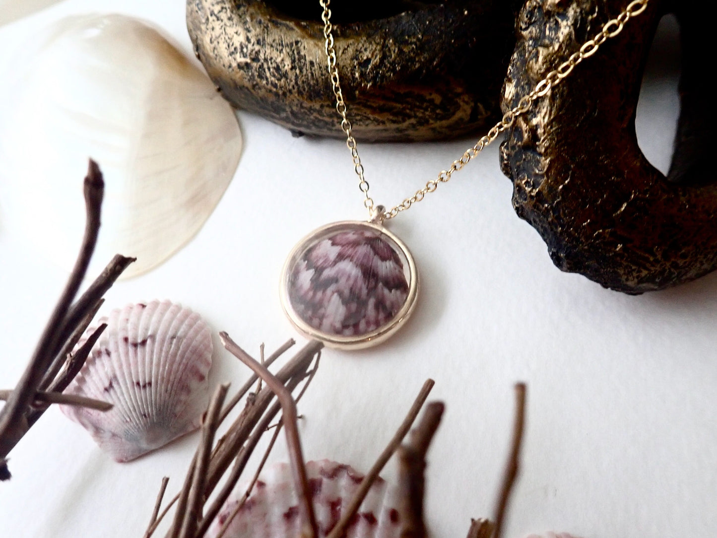 Hand-made Real Seashell Calico Scallop Shell Pendant Necklace