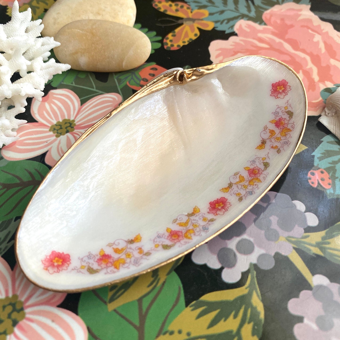 Decoupage Floral Clam Shell Ring Dish – Coastal Jewelry Holder, Nautical Gift
