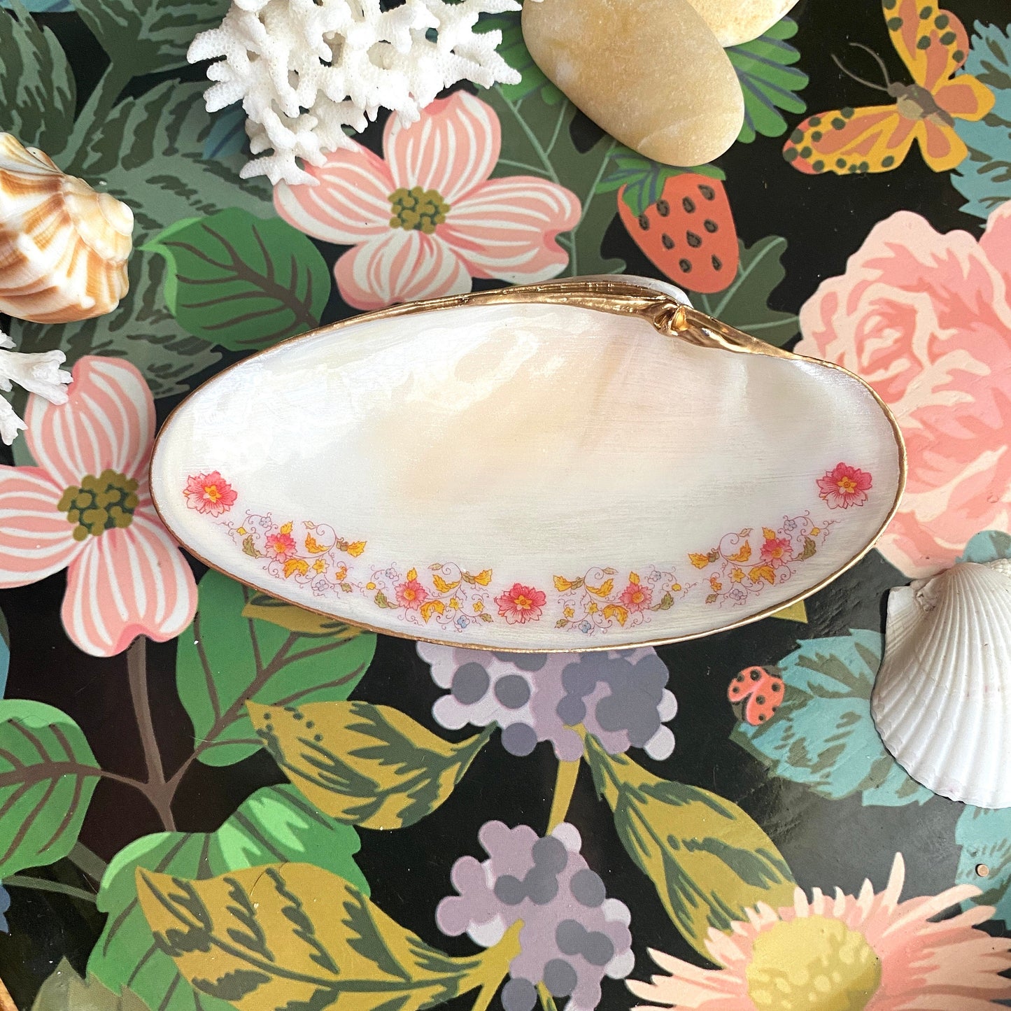 Decoupage Floral Clam Shell Ring Dish – Coastal Jewelry Holder, Nautical Gift
