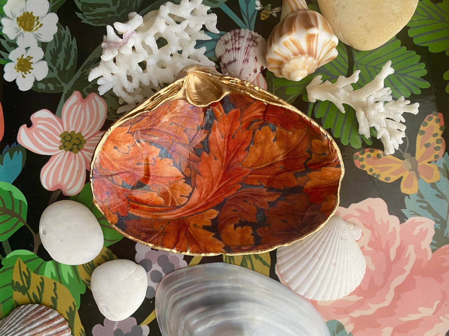 Decoupage Clam Shell Trinket Dish – William Morris Fall Leaves Design