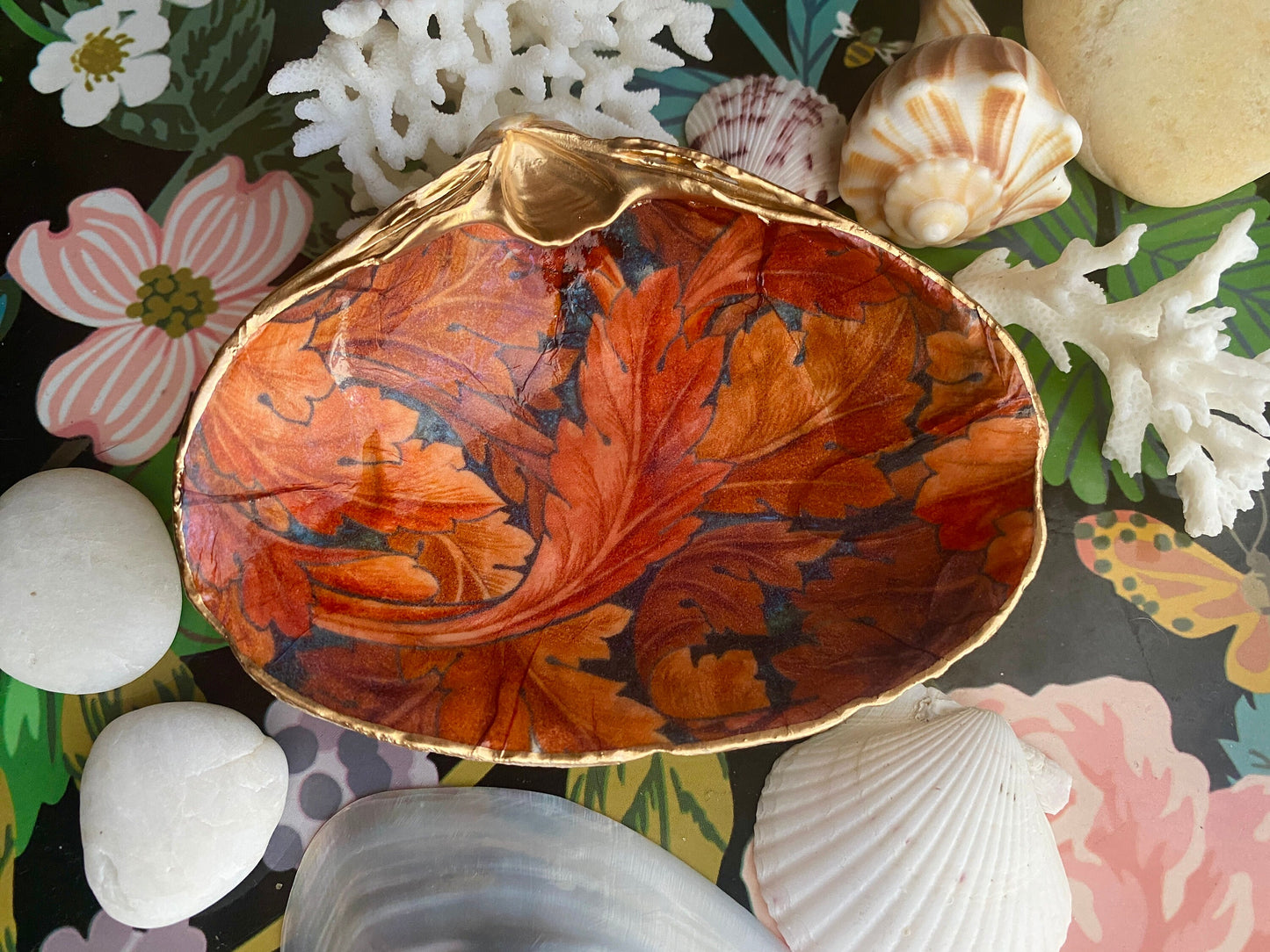 Decoupage Clam Shell Trinket Dish – William Morris Fall Leaves Design