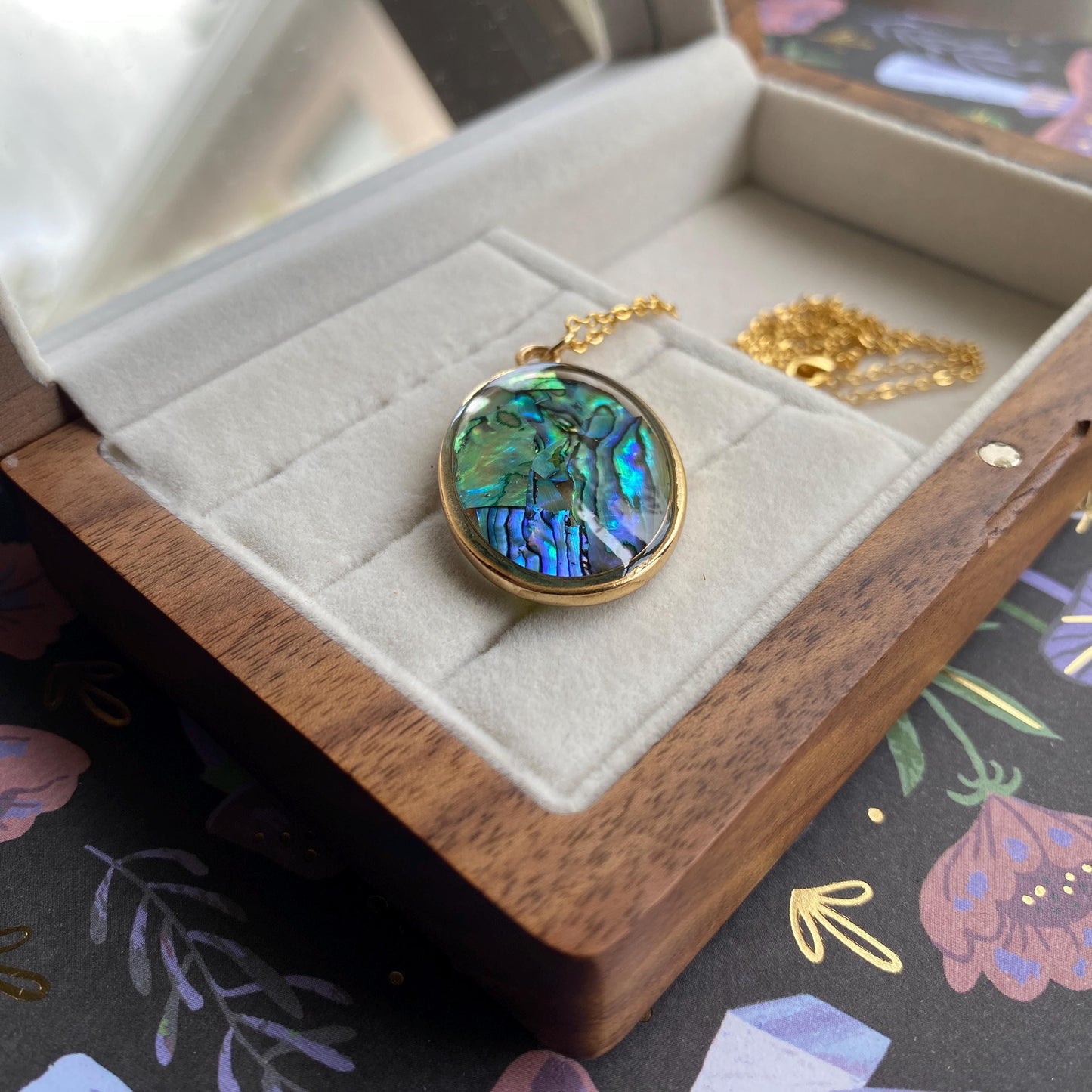 Hand Made Real Seashell Abalone Shell Pendant Necklace