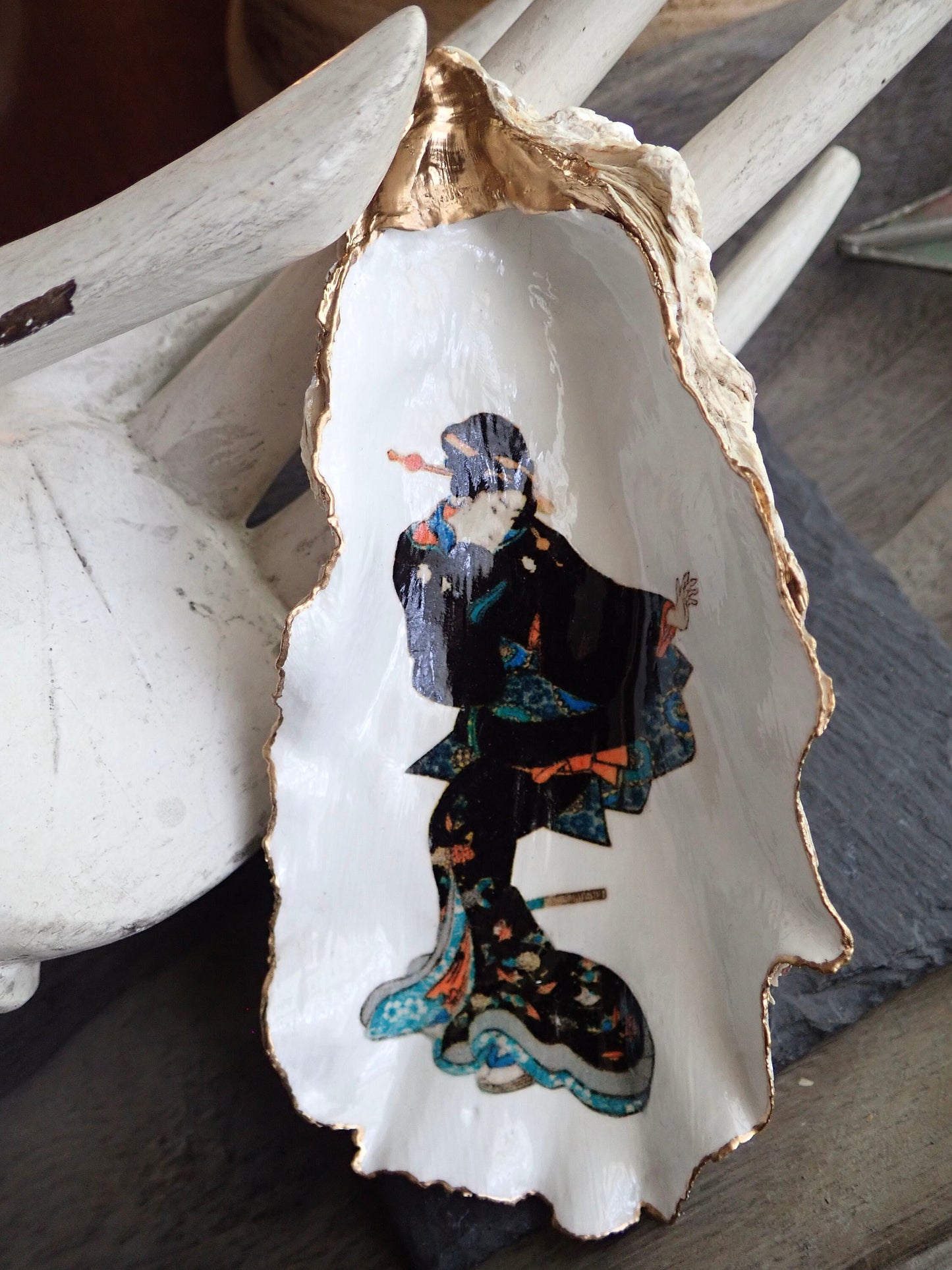 Decoupage Oyster Shell Trinket Dish Geisha Art