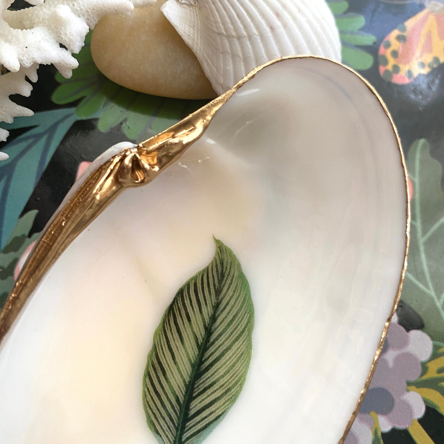 Decoupage Botanical Clam Shell Ring Dish – Hand-Painted Jewelry Holder, Housewarming Gift
