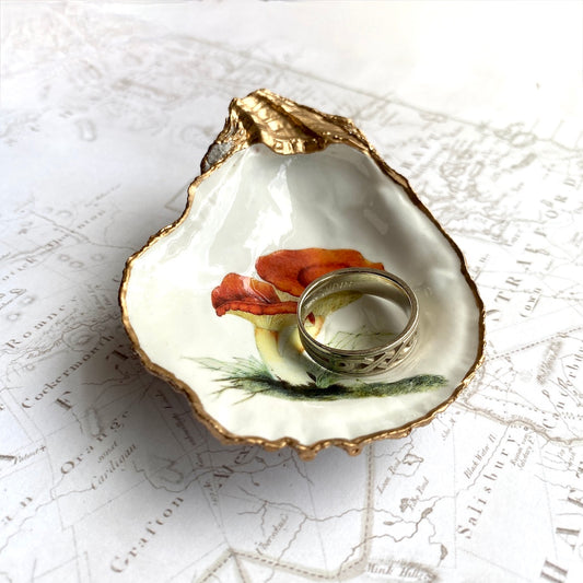 Mushroom Oyster Shell Ring Dish – Gold Leaf Decoupage Jewelry Holder, Cottagecore Trinket Dish, Woodland Nature Gift,Ring Holder for Kitchen
