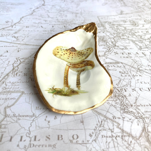 Mushroom Oyster Shell Ring Dish – Gold Leaf Decoupage Jewelry Holder, Cottagecore Trinket Dish, Woodland Nature Gift,Ring Holder for Kitchen