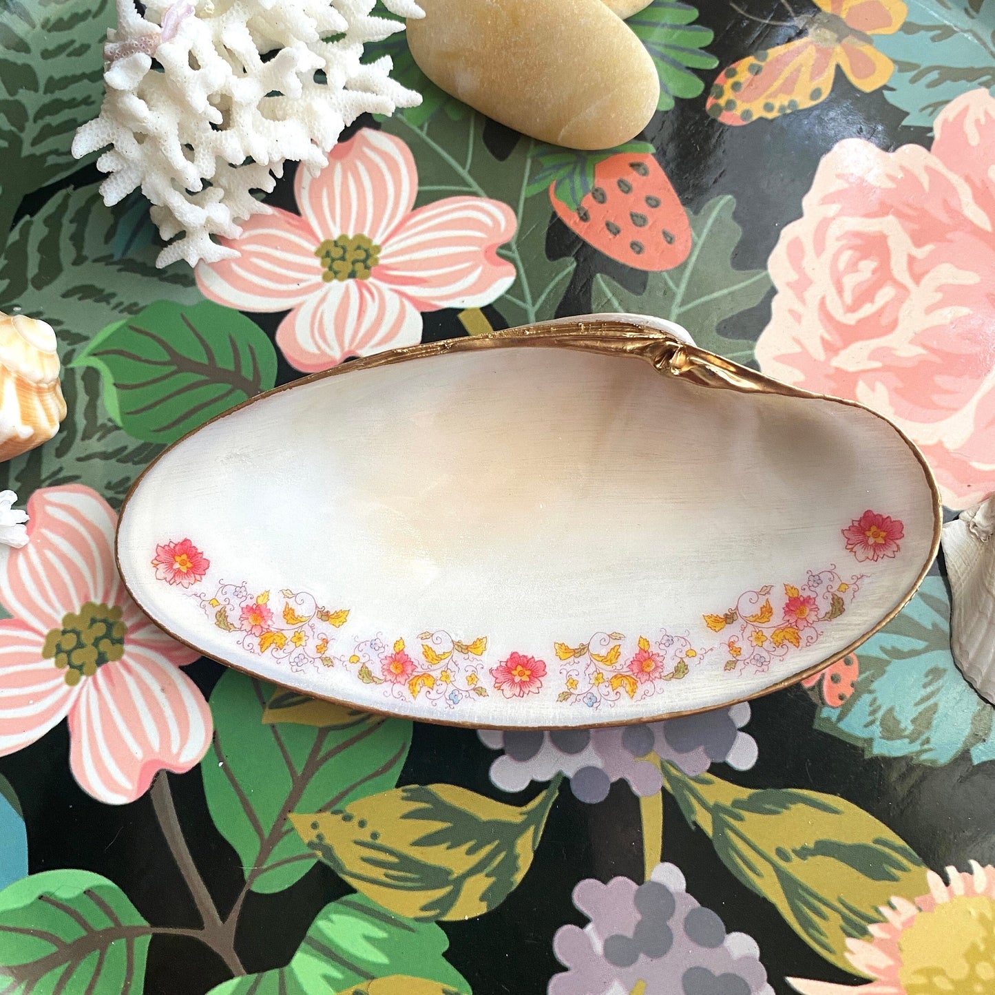 Decoupage Floral Clam Shell Ring Dish – Coastal Jewelry Holder, Nautical Gift