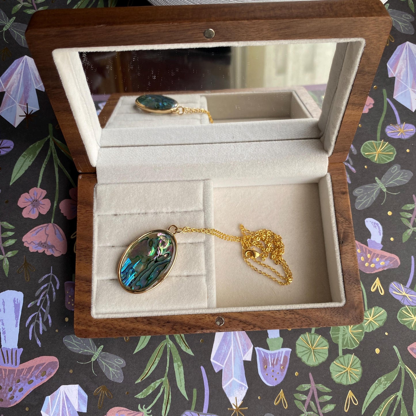 Hand Made Real Seashell Abalone Shell Pendant Necklace