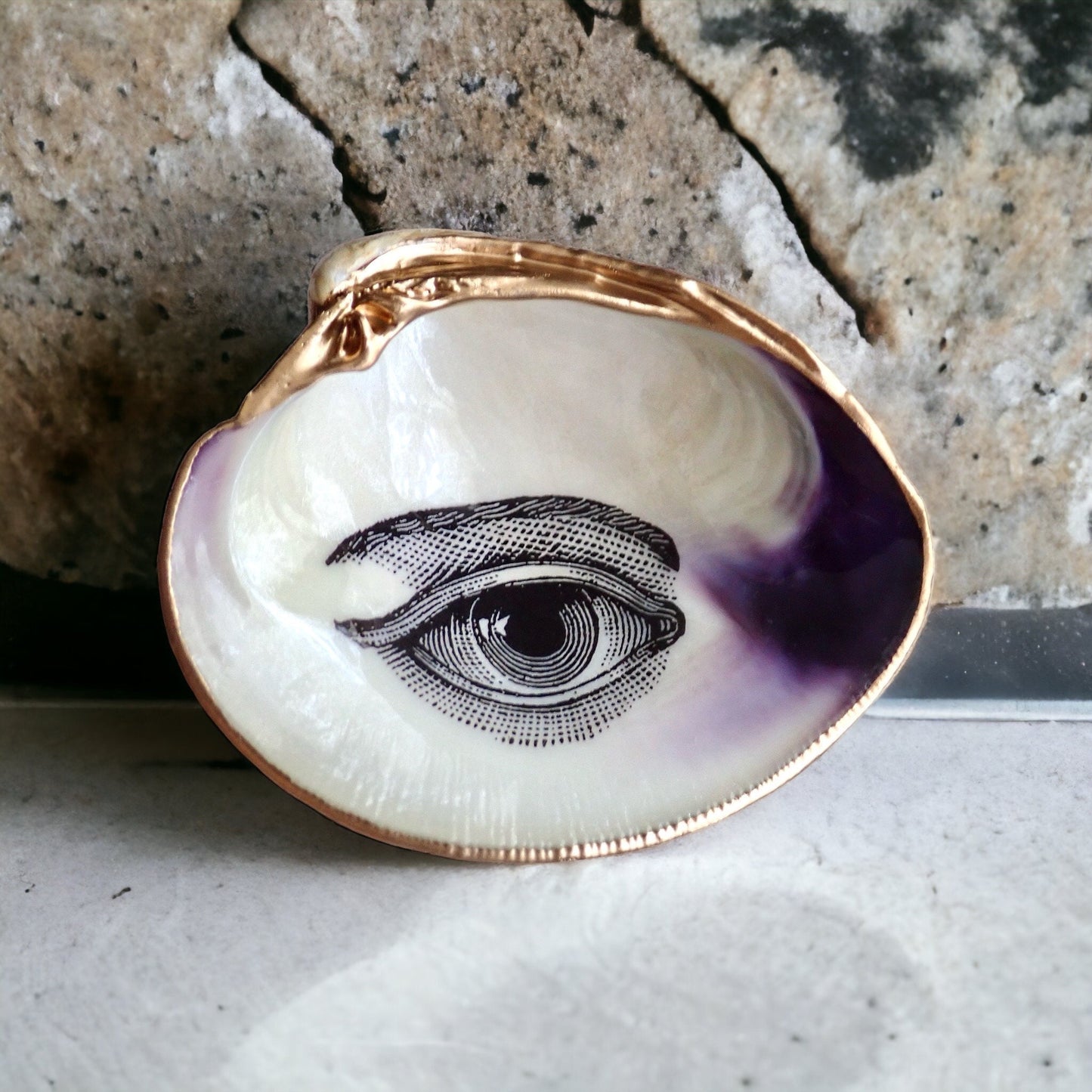 Decoupage Clam Shell Lover's Eye Art
