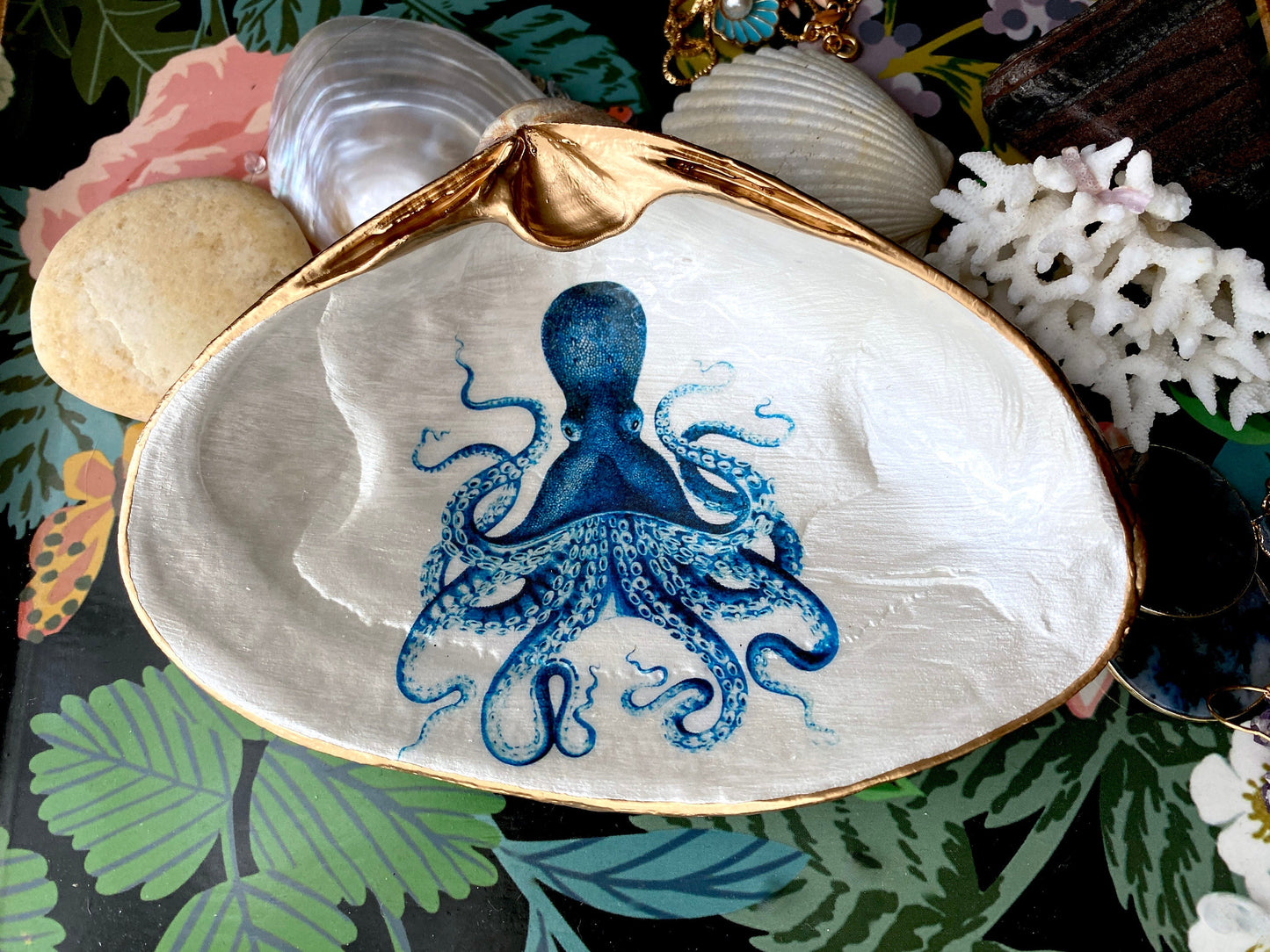 Decoupage Clam Shell Octopus Art