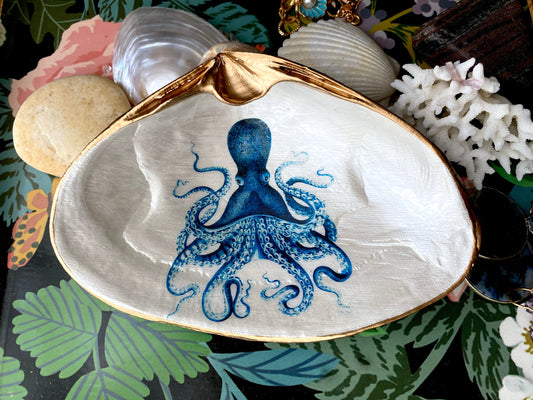 Decoupage Clam Shell Octopus Art