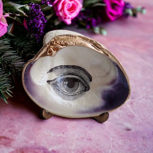 Decoupage Clam Shell Lover's Eye Art