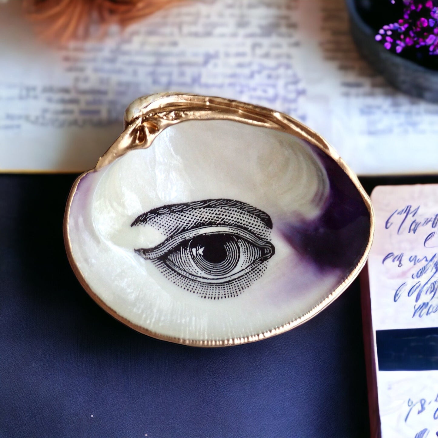 Decoupage Clam Shell Lover's Eye Art