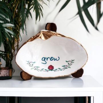 Handmade Custom Clam Shell Stand