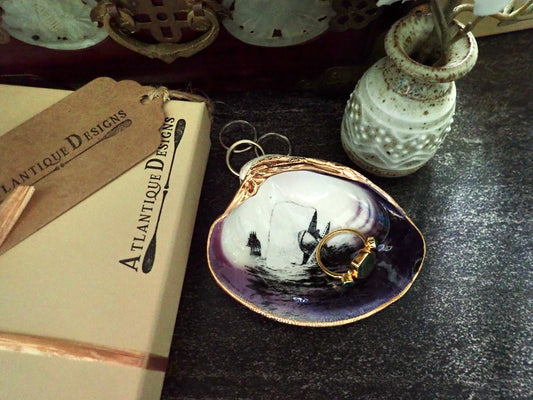 Decoupage Whale Clam Shell Ring Dish – Moby Dick-Inspired Nautical Jewelry Holder