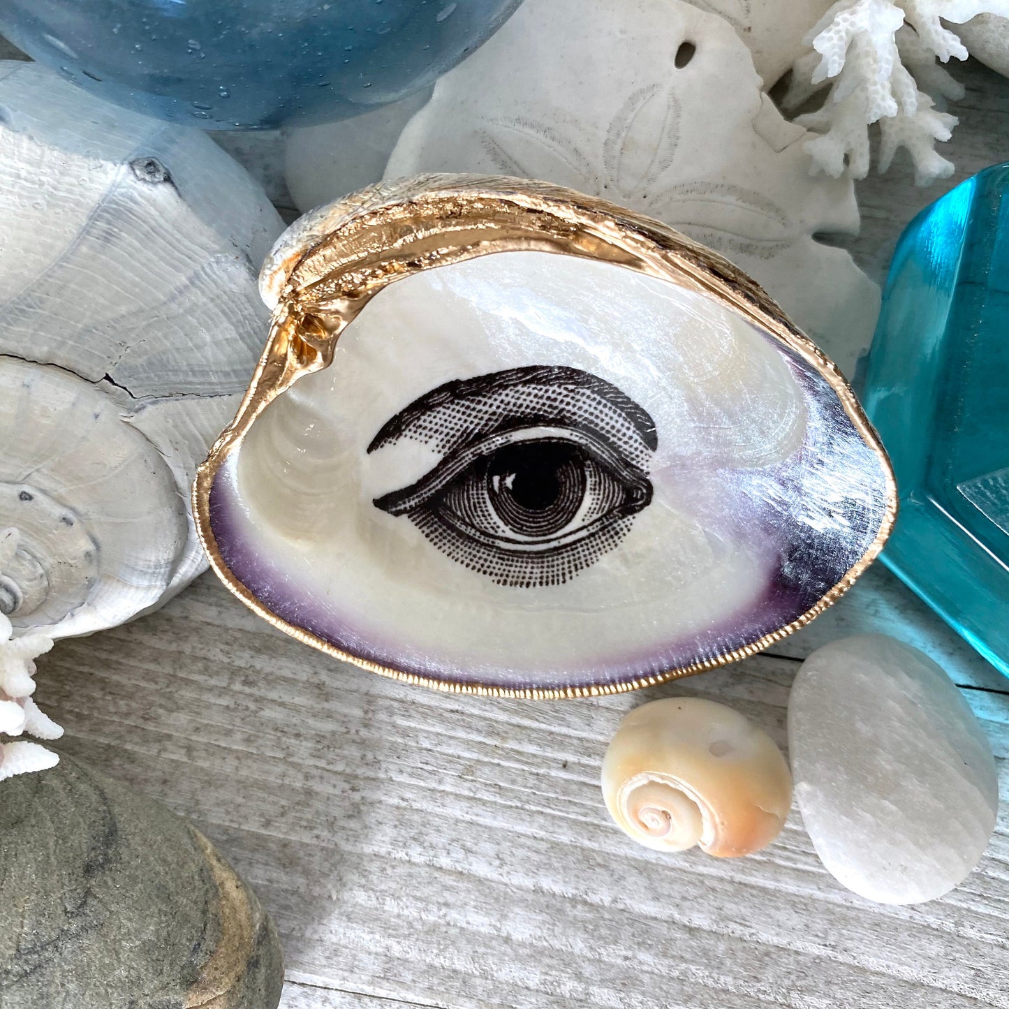Decoupage Clam Shell Lover's Eye Art