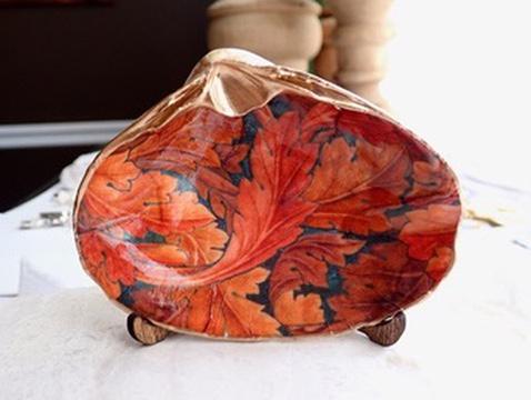 Handmade Custom Clam Shell Stand