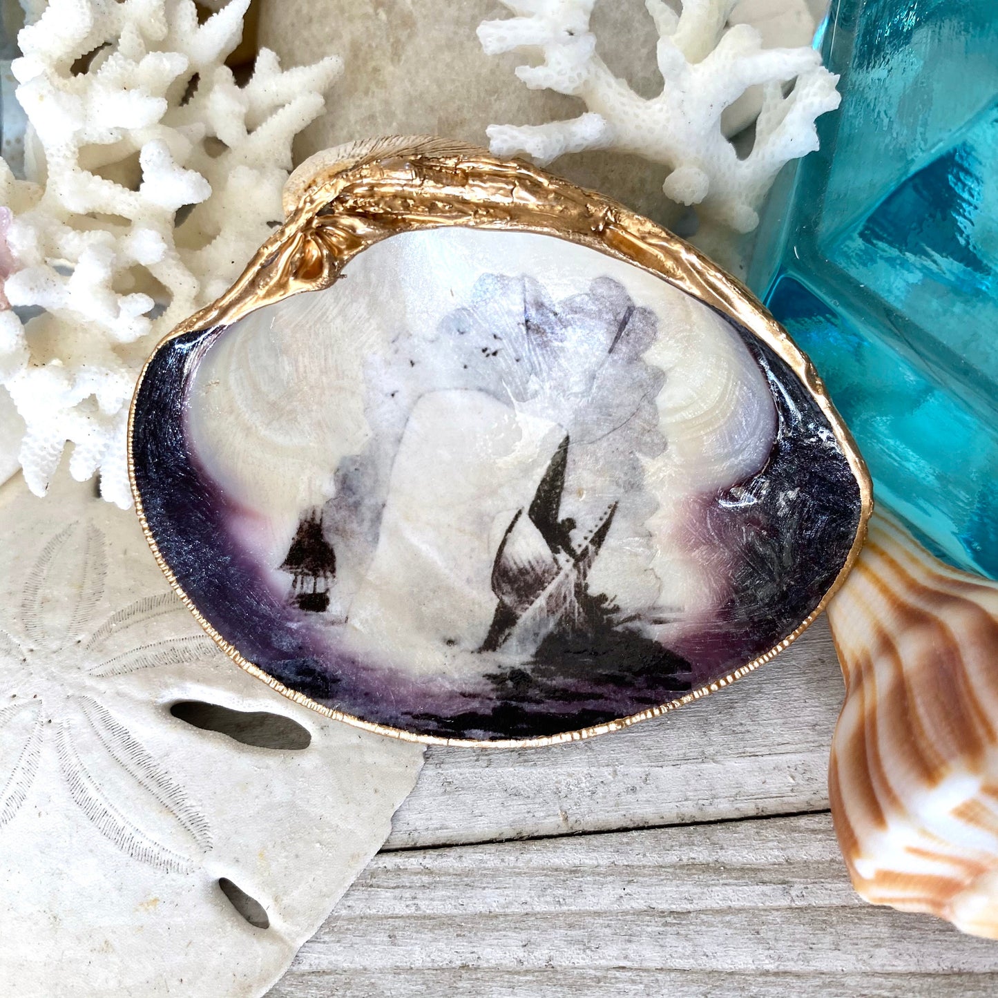 Decoupage Whale Clam Shell Ring Dish – Moby Dick-Inspired Nautical Jewelry Holder