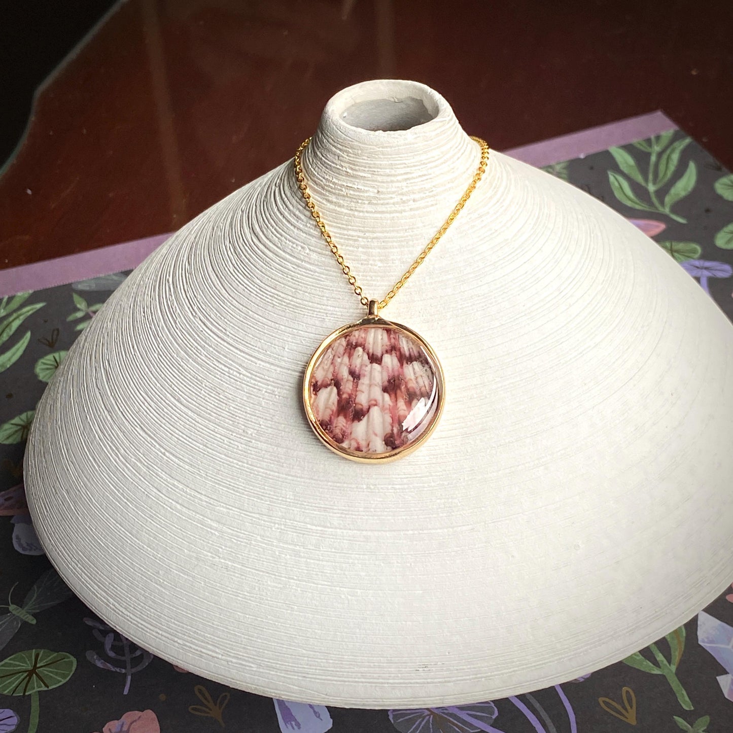 Hand-Made Real Seashell Calico Scallop Shell Pendant Necklace