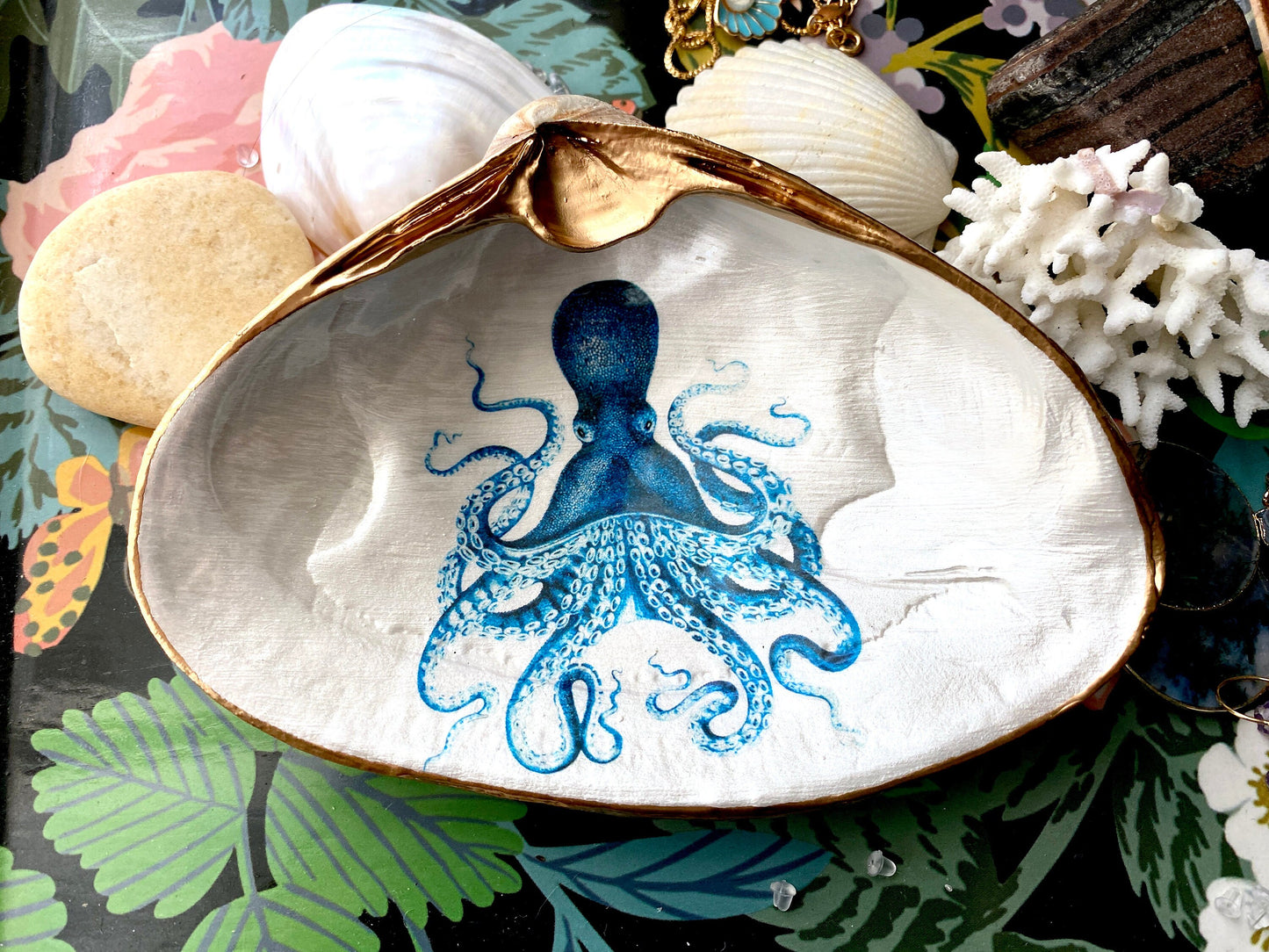 Decoupage Clam Shell Octopus Art