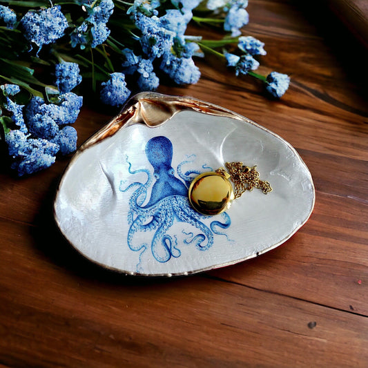 Decoupage Clam Shell Octopus Art