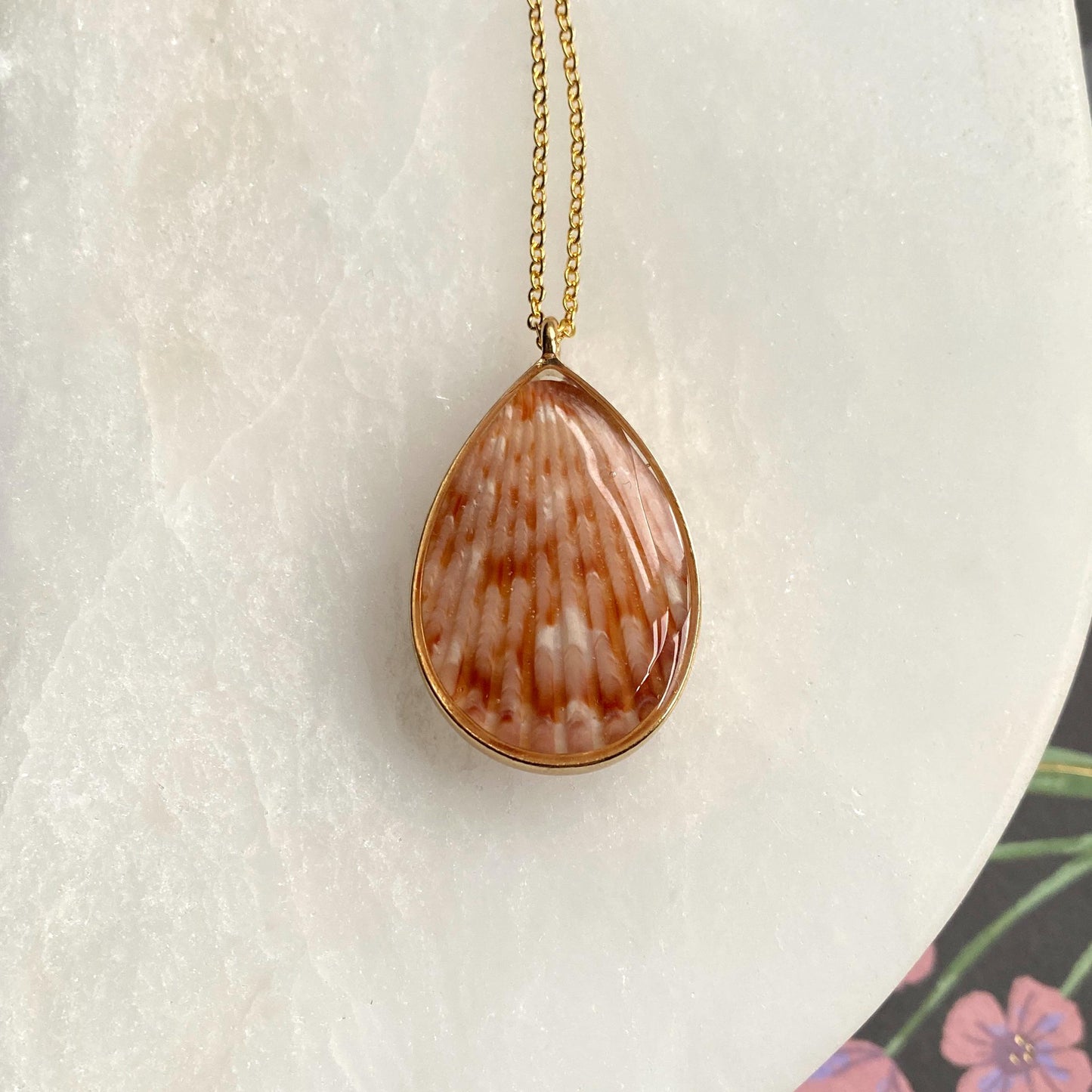 Hand Made Real Seashell Calico Scallop Shell Pendant Necklace