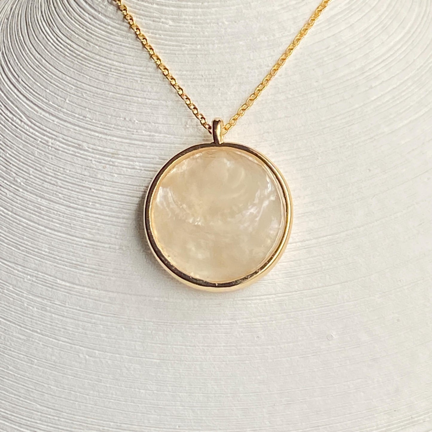 Hand-Made Real Seashell Capiz Shell Pendant Necklace