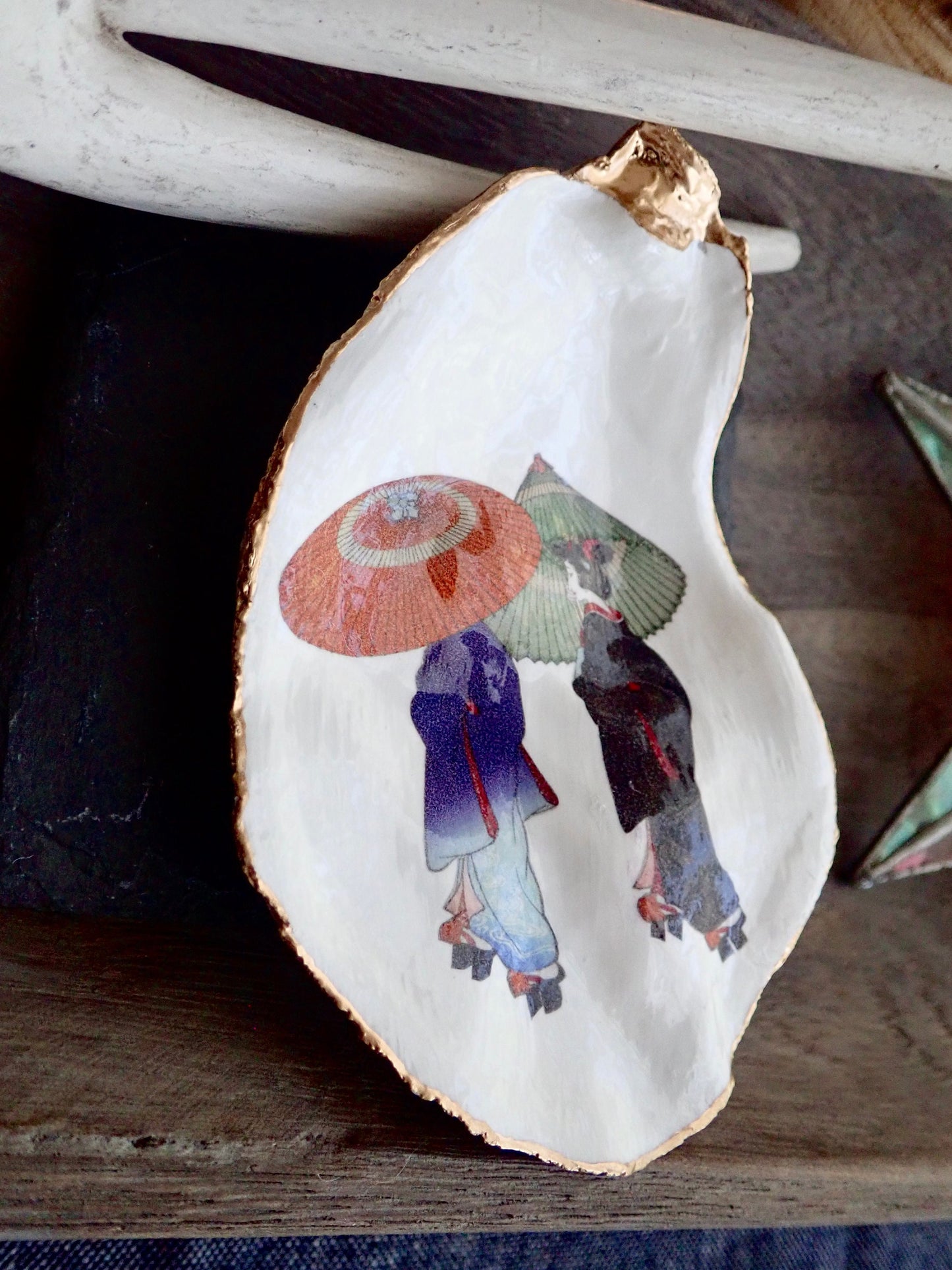 Decoupage Oyster Shell Trinket Dish Geisha Art