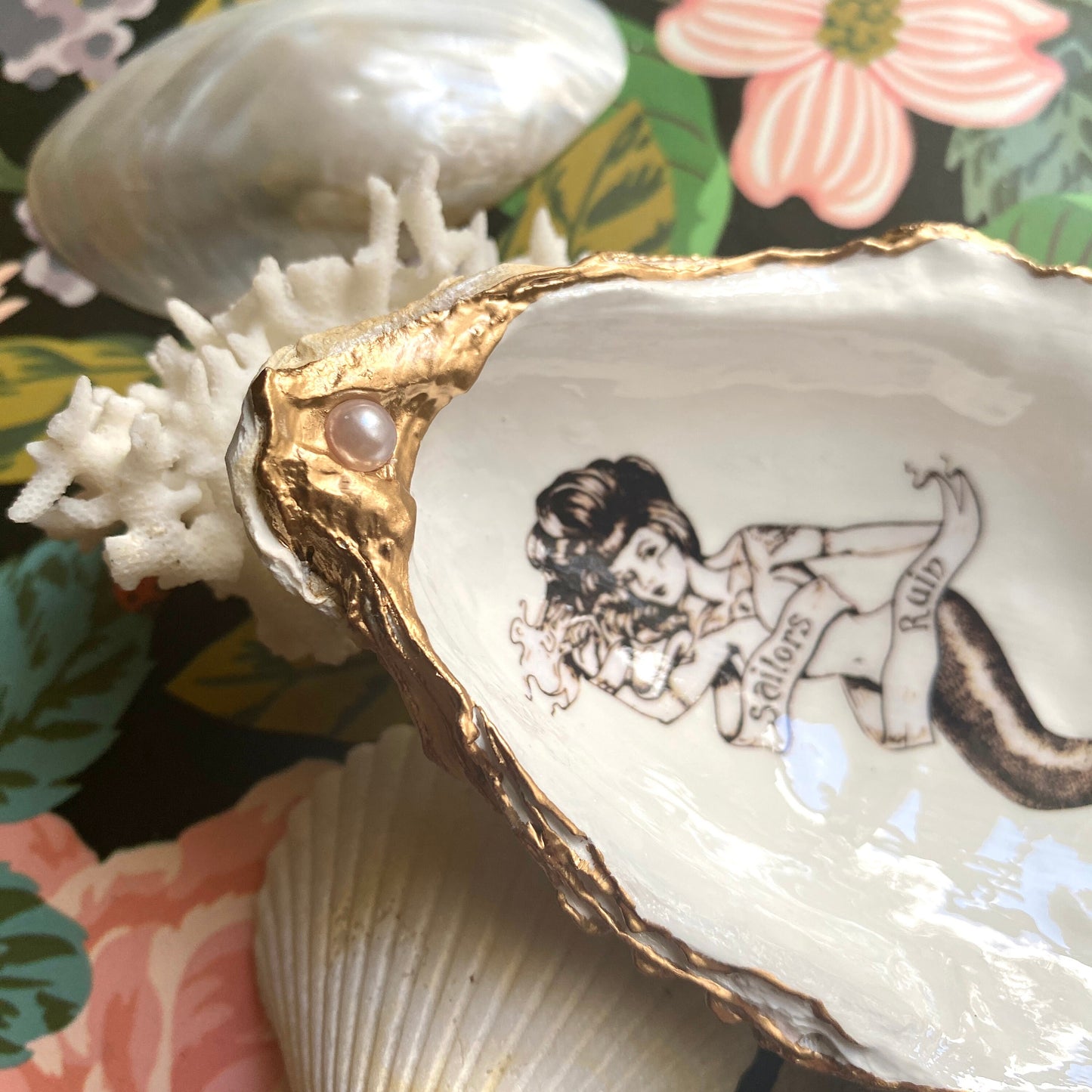 Decoupage Mermaid Oyster Shell Ring Dish – Hand-Painted Coastal Decor, Gold & Pearl Accent, Sailor Gift