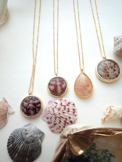 Hand-Made Real Seashell Calico Scallop Shell Pendant Necklace