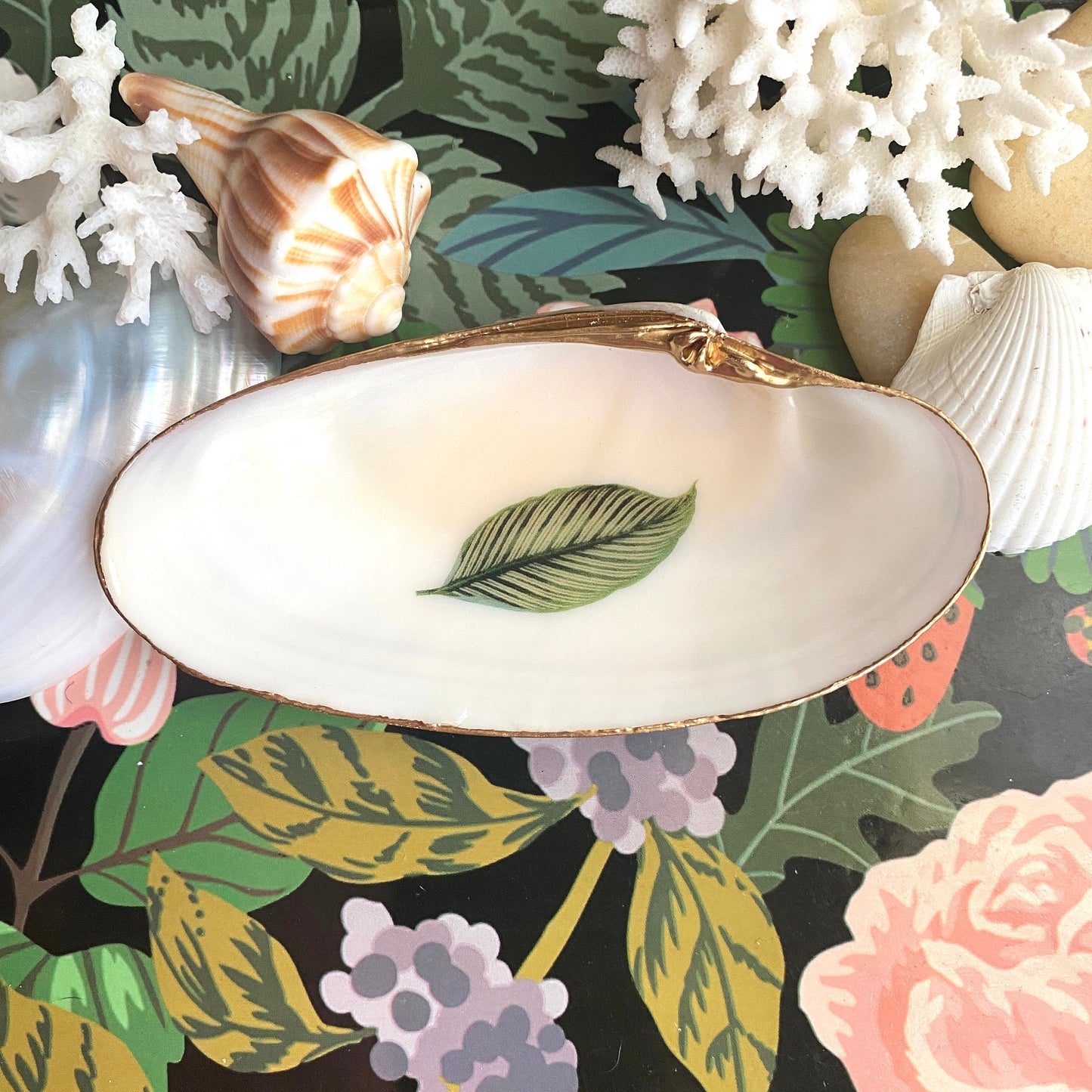 Decoupage Botanical Clam Shell Ring Dish – Hand-Painted Jewelry Holder, Housewarming Gift