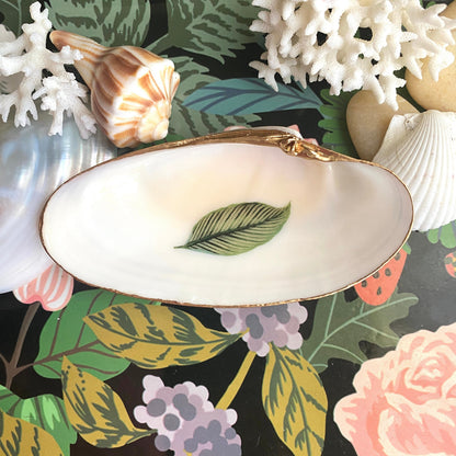 Decoupage Botanical Clam Shell Ring Dish – Hand-Painted Jewelry Holder, Housewarming Gift