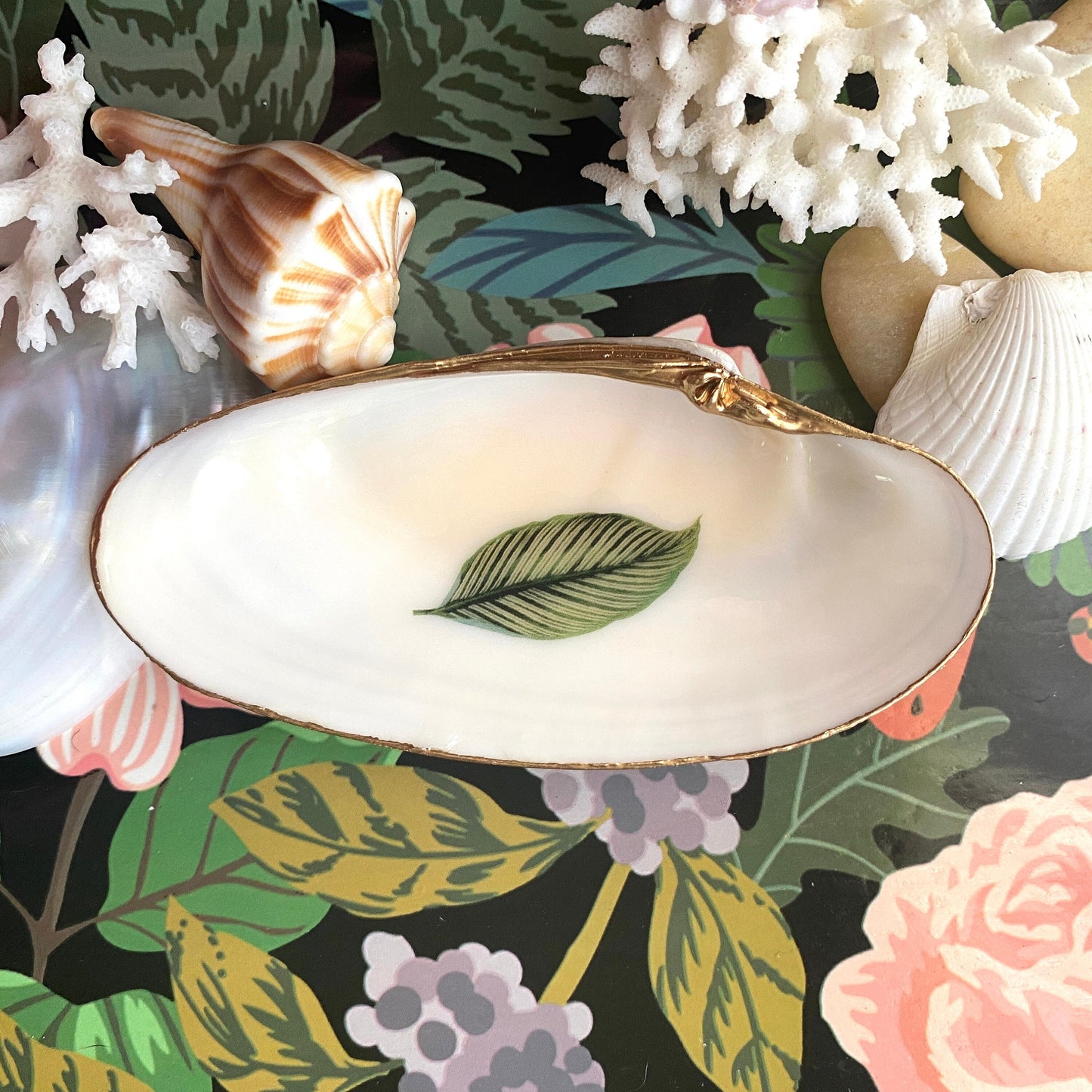 Decoupage Botanical Clam Shell Ring Dish – Hand-Painted Jewelry Holder, Housewarming Gift