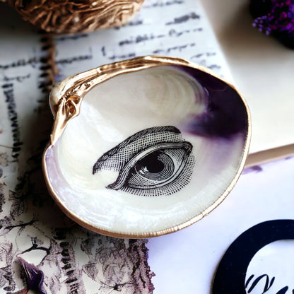 Decoupage Clam Shell Lover's Eye Art